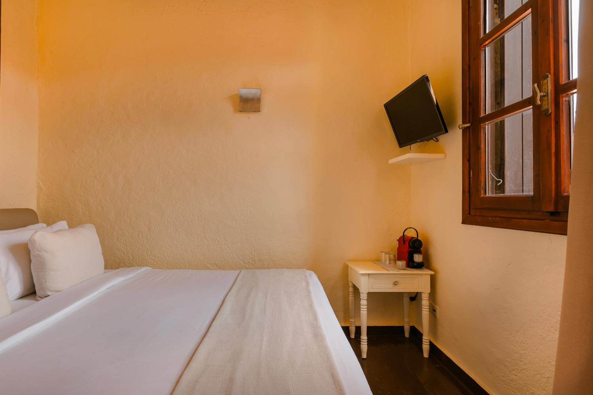 Alcanea Boutique Hotel Hriszí Aktí Haniá Kültér fotó